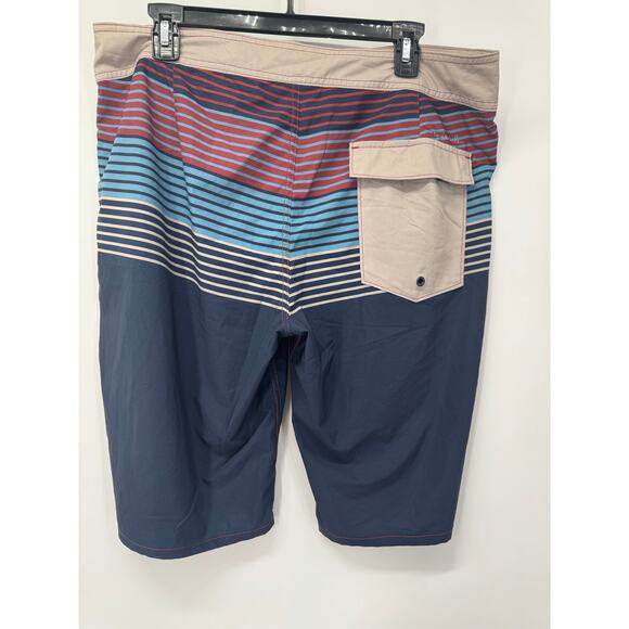 Travis Mathew Men's Swim Trunks Sz 35 Blue Colorful Striped No Liner Back Pocket - Picture 3 of 6